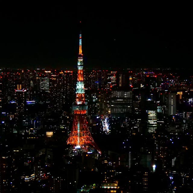 AFTER TDM, DAY 184 🇯🇵

Tokyo by night ✨ on a longtemps hésité à choisir une sky view de la ville, il y en a pas mal. C'est finalement le Tokyo City View à Roppongi qui fut choisi ! Et on ne regrette pas du tout : c'est pas très cher et il y avait peu de monde. On a pu admirer le sunset puis l'arrivée de la nuit. La tour de Tokyo s'est alors illuminée et c'était parfait 🤩

Pour ceux qui cherchent une sympathique vue de nuit, je ne peux que recommander celle-ci 😉. Roppongi est aussi un quartier sympa pour dîner ensuite.

Et vous ? Vous aimez les vues du ciel dans les grandes villes ?

📍 Tokyo - Japon

#tokyo #japon #japan #pacifique #visitjapan #night #tdm #tourdumonde #worldtour #voyage #travel #travelgram #traveltheworld #globetrotter #lolitaexplore #lolitaontheroad