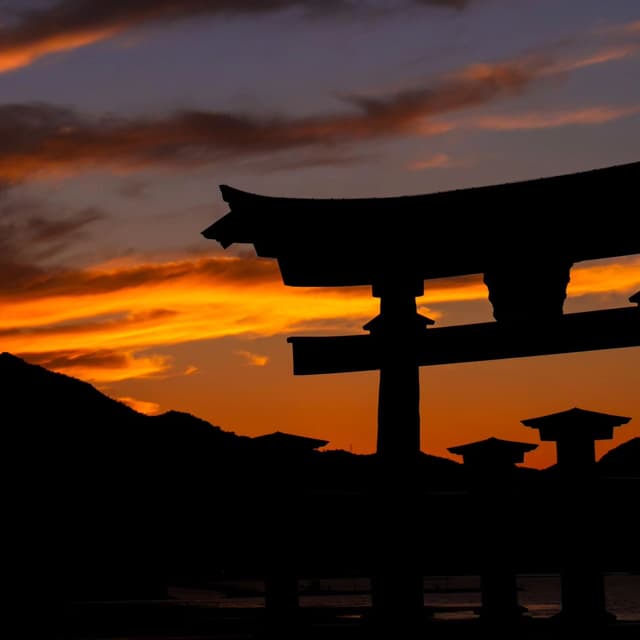 AFTER TDM, DAY 265 🇯🇵

Et une petite dernière du Japon : le sunset sur le magnifique torii géant de l'île de Miyajima ⛩️

Ce retour au Japon m'a fait un bien de fou, j'en rêvais tellement... Ce pays est si spécial à mes yeux. Et comme on dit : jamais 2 sans 3 ! Il y aura donc une prochaine fois au Japon c'est certain. La question c'est plutôt quand 😁

À présent, il est temps de faire la rétrospective de notre avant-dernier pays de tour du monde : la Nouvelle-Zélande 🇳🇿

Hâte de vous montrer ça 🤩

📍 Miyajima - Japon

#miyajima #japon #japan #pacifique #visitjapan #sunset #tdm #tourdumonde #worldtour #voyage #travel #travelgram #traveltheworld #globetrotter #lolitaexplore #lolitaontheroad